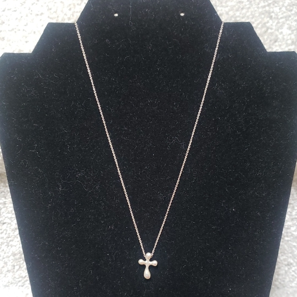 Elegant Silver Cross Pendant Necklace Tiffany & Co E Peretti